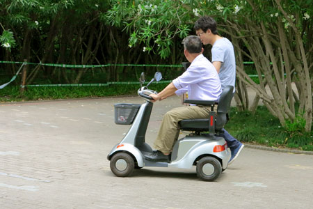 斯维驰电动老年代步车